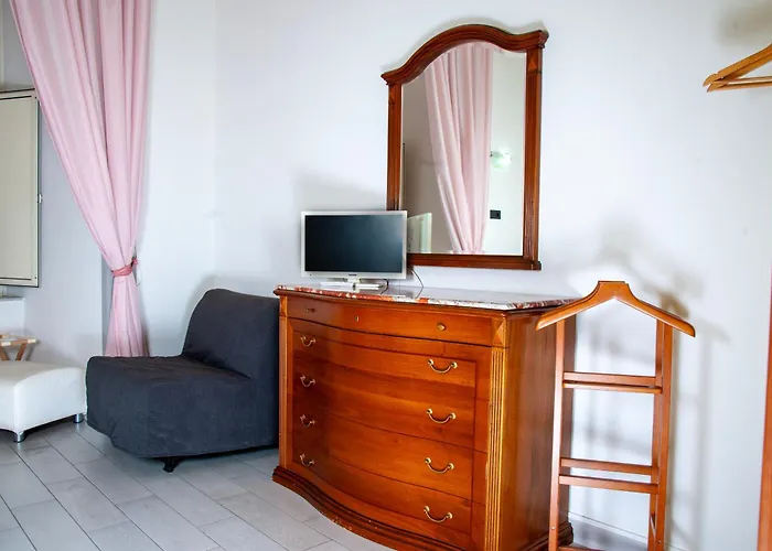 Palazzo Carafa Della Spina 아파트 *